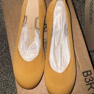 Women's Mustard Flats